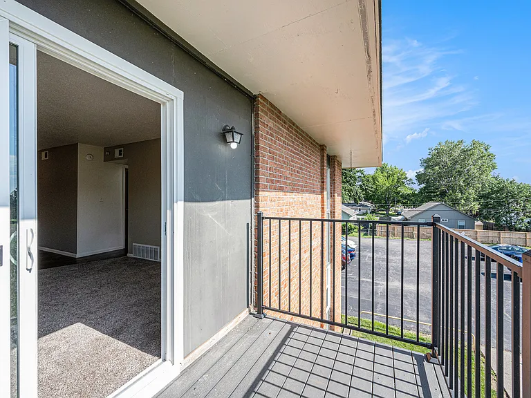 Blue Springs Apartments — Photo 20
