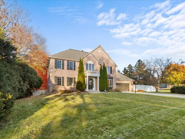 9130 Hidden Meadow Rd, Woodbury, MN 55125