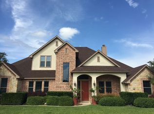 219 Lost Oak Dr, Azle, TX 76020