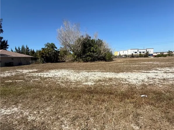 617 SW 3rd St, Cape Coral, FL 33991