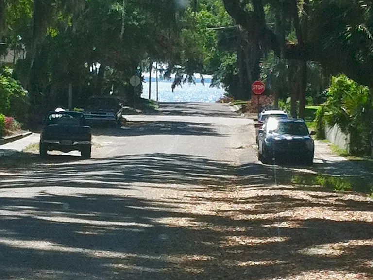 2 blocks from bay/marina in historic cove area