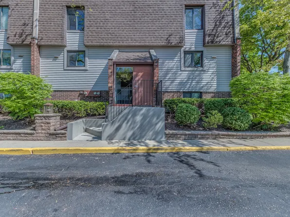 463 Elm St APT 1G, Deerfield, IL 60015