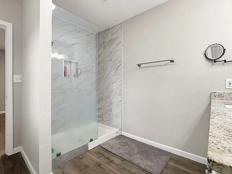 1020 W Ford St — Photo 9