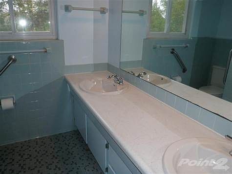 5th image of 806 Knollwood Ct