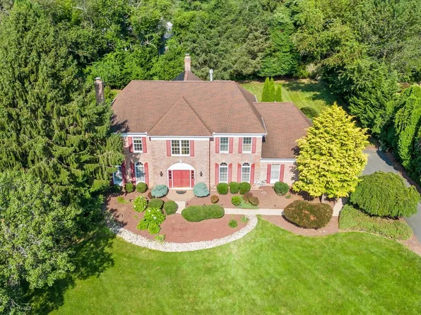 10 Equestrian Cir, Hockessin, DE 19707