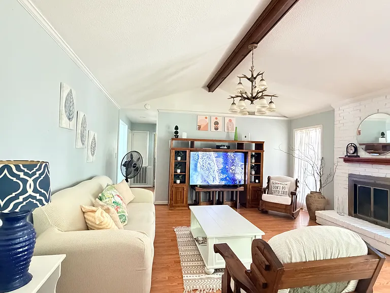8396 Glenford Rd — Photo 8