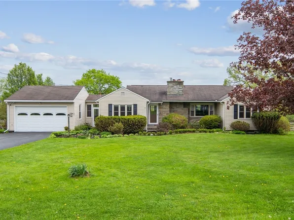 18 Lakeview Dr, Lansing, NY 14882