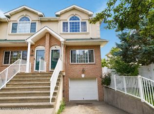 37 Barb St, Staten Island, NY 10312