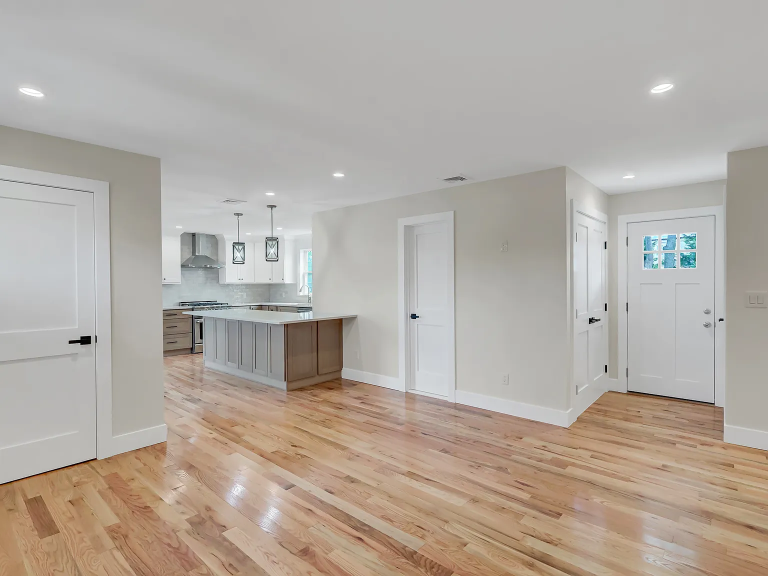 3 bed, 1040 sqft, $3,800 — Photo 2