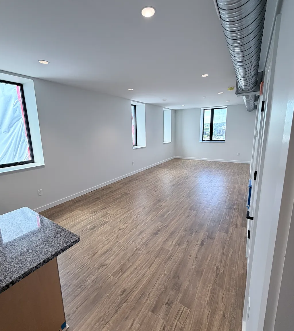 1 bed, 800 sqft, $1,900 — Photo 3