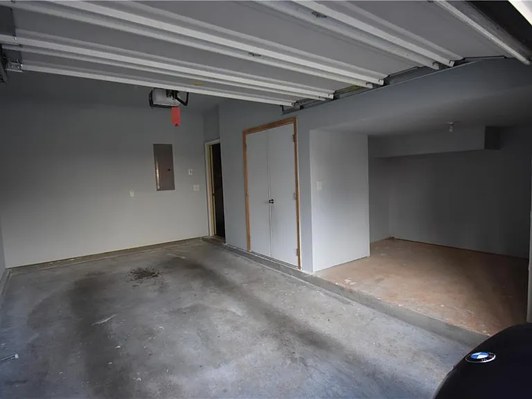 1002 Thornborough Dr — Photo 9
