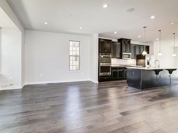 Schubert Rear Car Garage