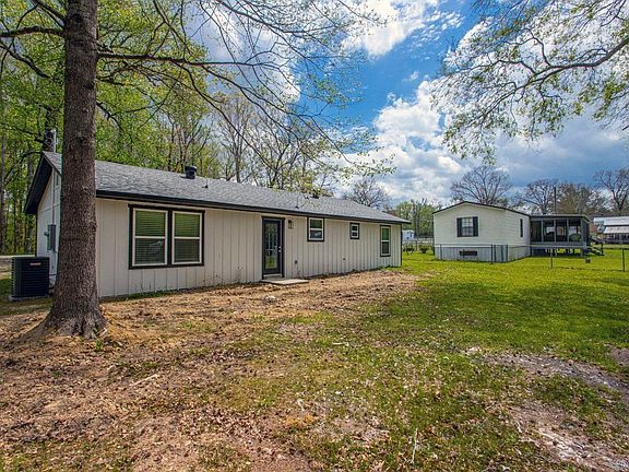 3rd image of 129 Shade Tree Ln