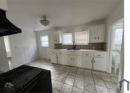 5749 8th Ave — Photo 2