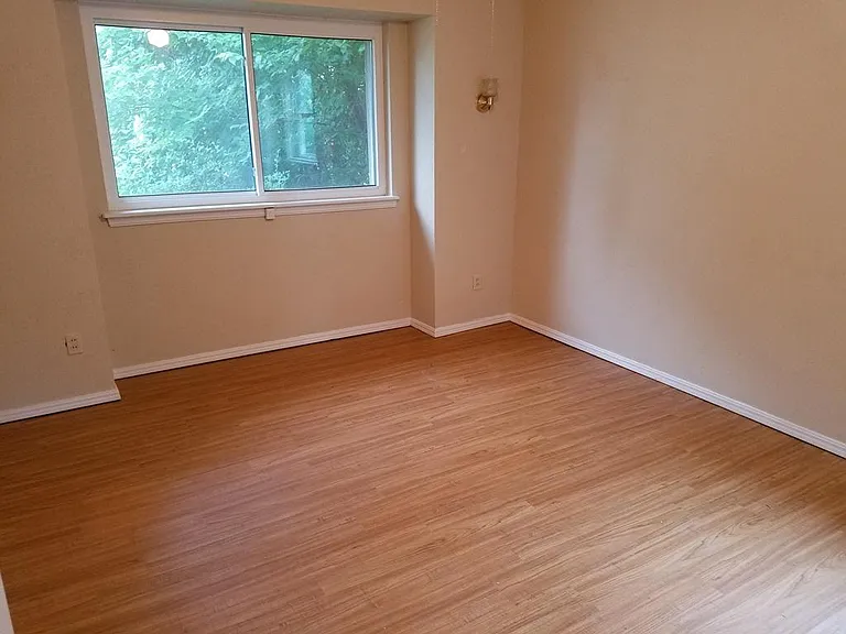 821 Briarlane Rd — Photo 2