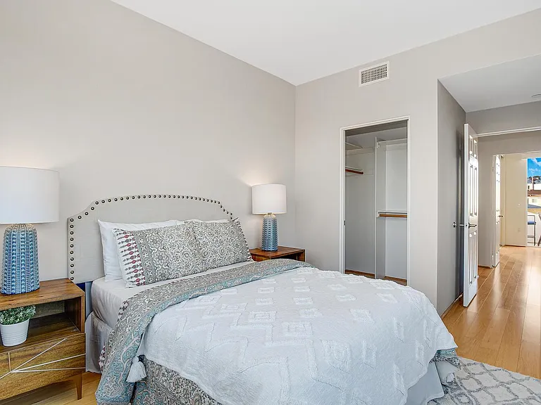 1413 Locust St — Photo 24