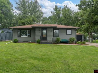 749 E Blue Earth St, Lake Crystal, MN, 56055