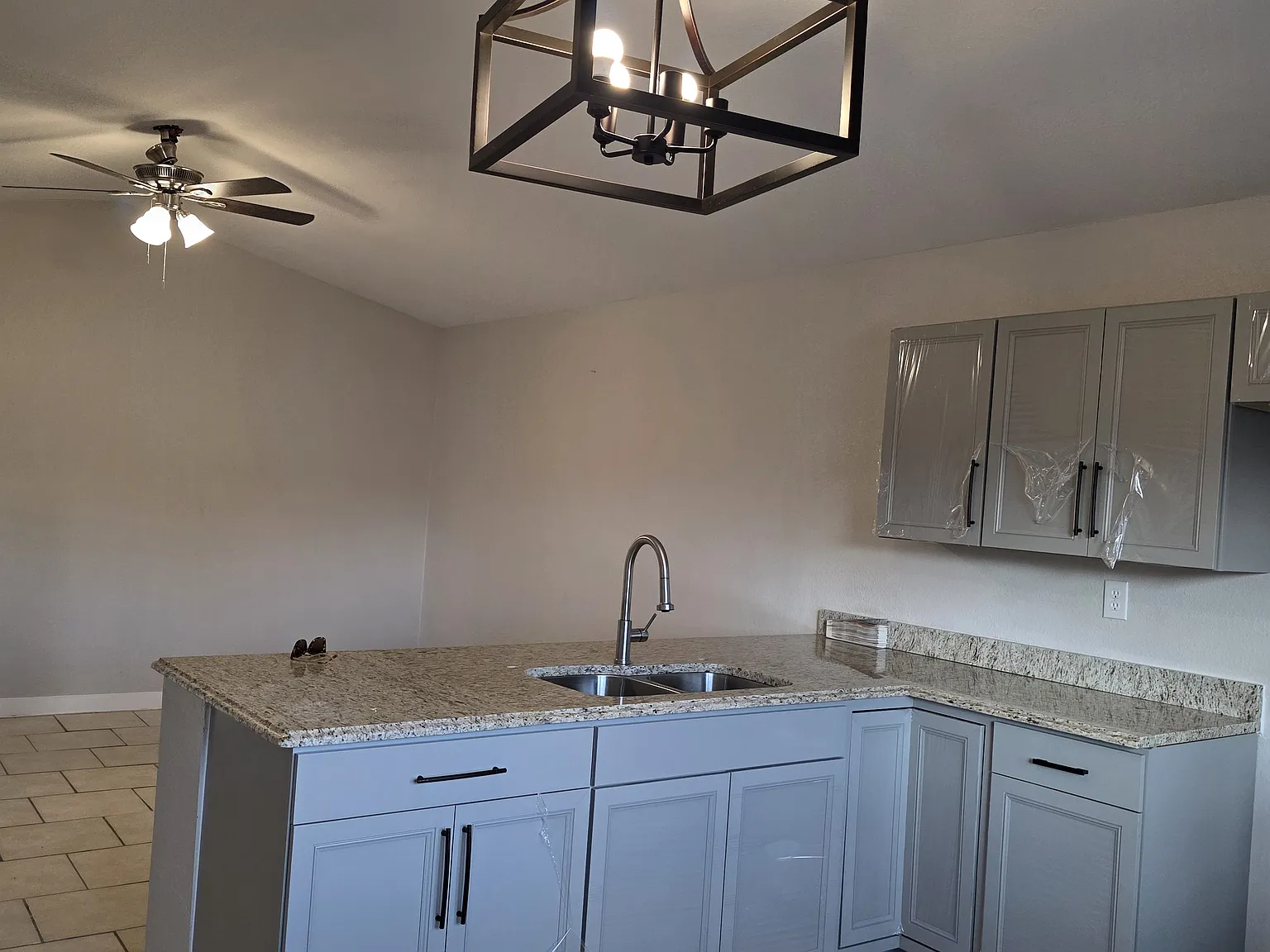 3 bed, 2000 sqft, $1,700 — Photo 2