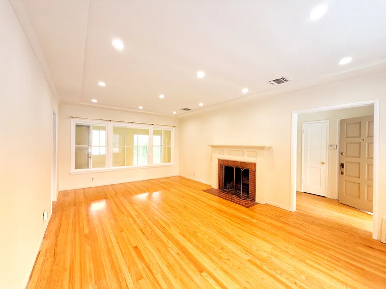 1470 Del Mar Ave — Photo 2