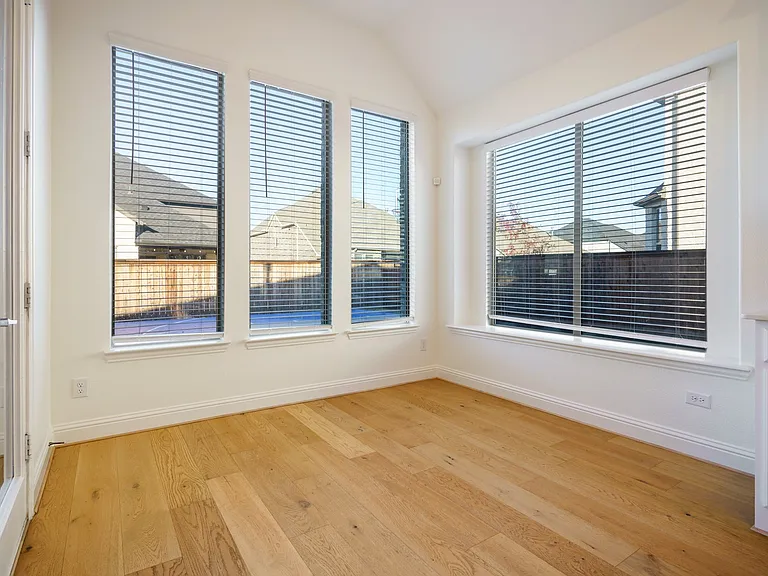 7470 Sanctuary Dr — Photo 25