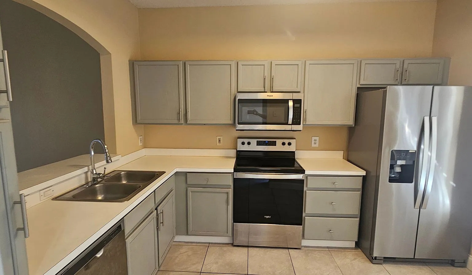 3 Bedroom / 2 Bath - 2 Story Townhouse (South Orlando) Near Airport — Photo 2