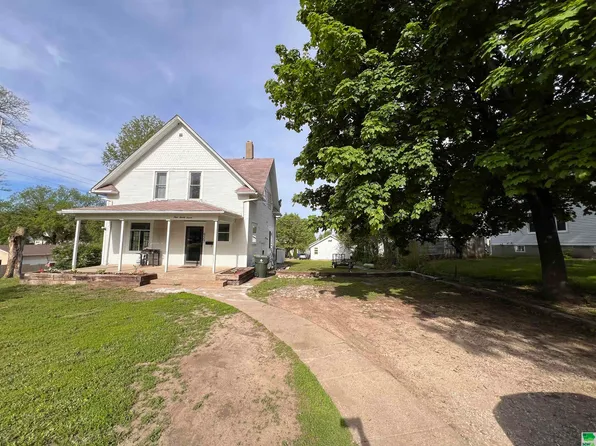 927 S Cecelia St, Sioux City, IA 51106