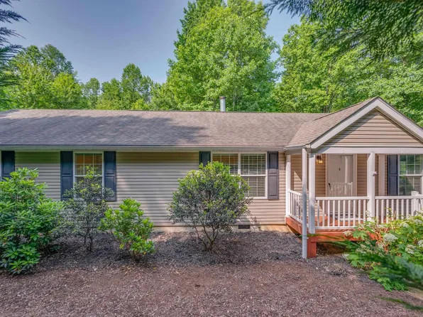 611 Meadowview Dr, Saluda, NC 28773