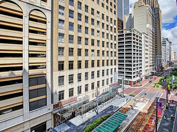Spectacular Downtown views directly from the balcony of Kirby Lofts #605. Located in the heart of Downtown within blocks of Theater District, sporting venues, Discovery Green Park, Market Sq Park, Green Street, wonderful restaurants, and more!