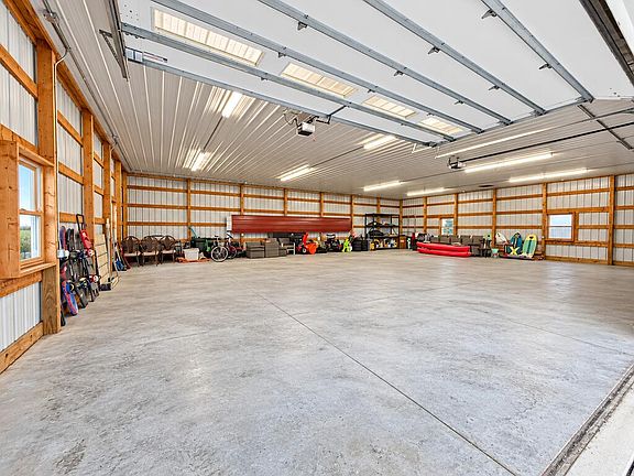 3rd image of 8856 Twin Lakes Rd