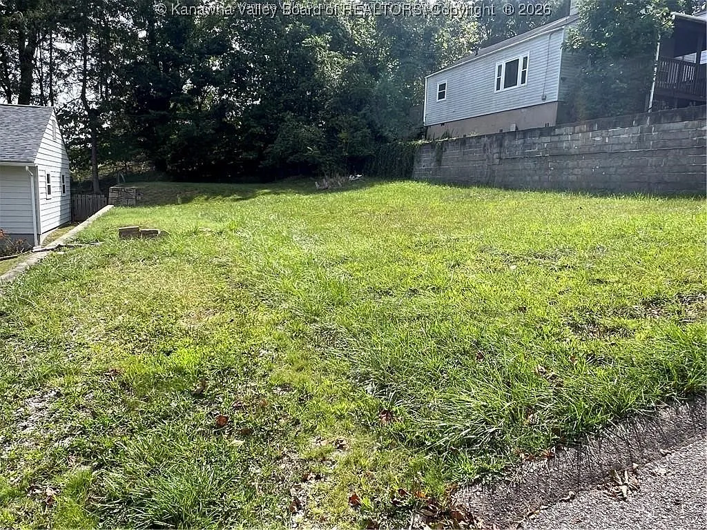 862 Hudson St photo 1