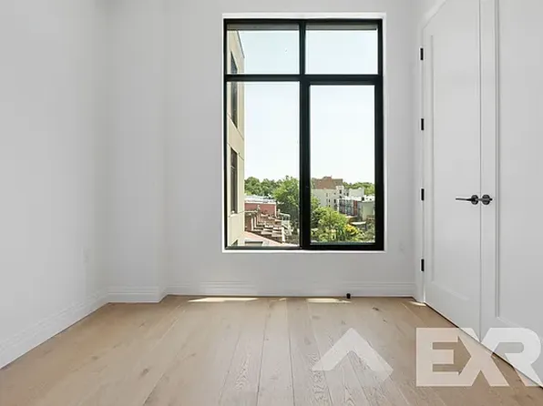 875 4th Avenue image 6 of 22