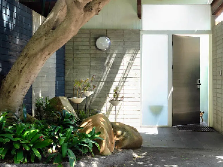 15146 Mulholland Dr — Photo 2