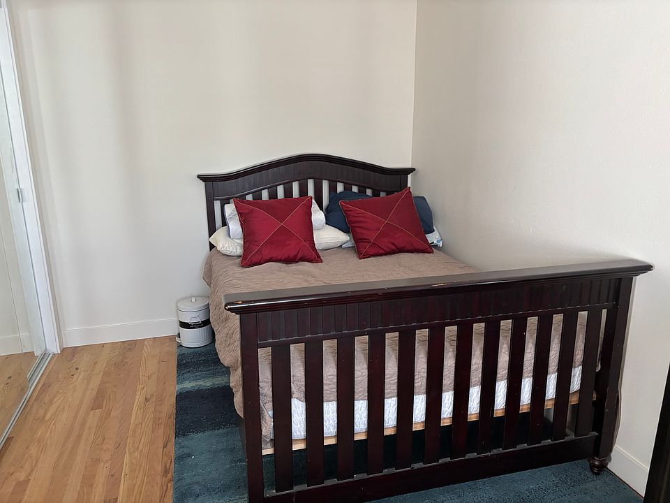 Furnished comes with bed