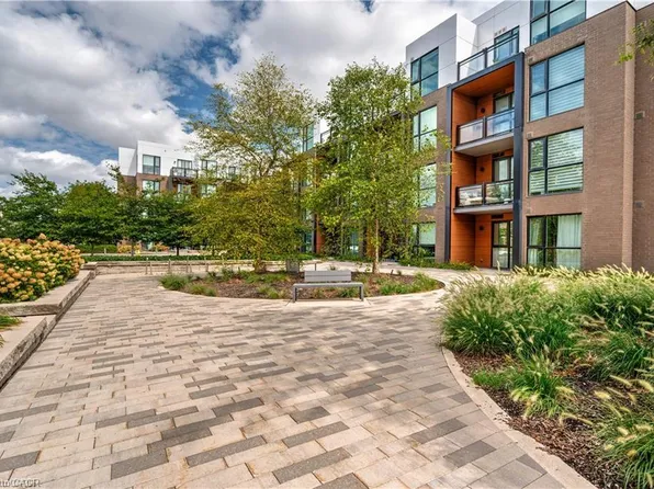 168 Sabina Dr #119, Oakville, ON L6H 0W5