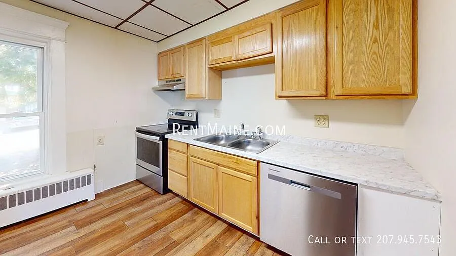 79 4th St #3