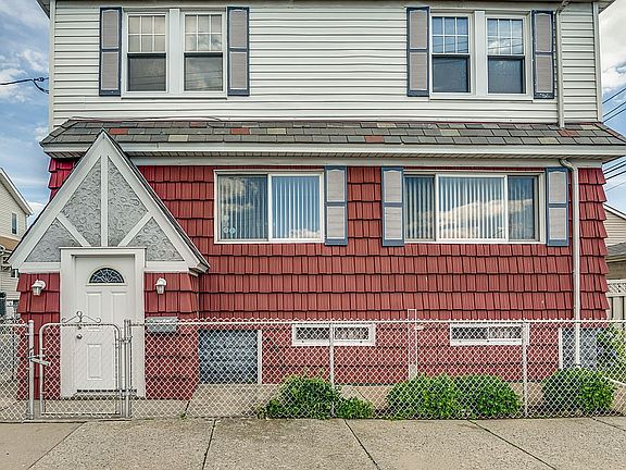 2nd image of 28 Lois Ave