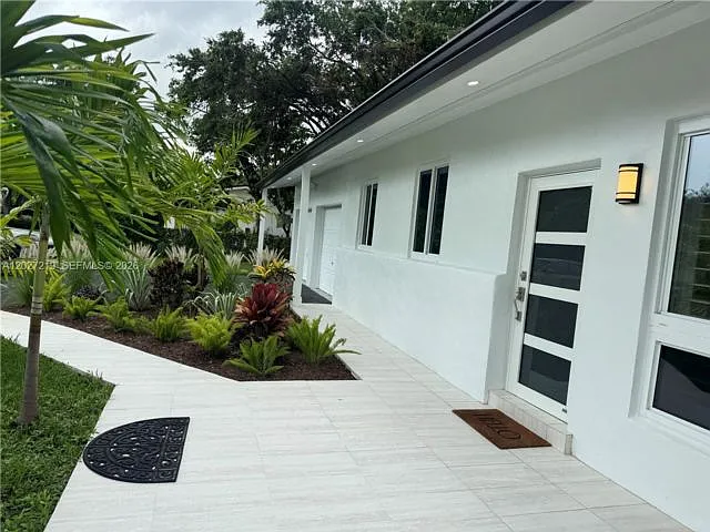 3 bed, 2.0 bath, 1540 sqft, $5,750 — Photo 2