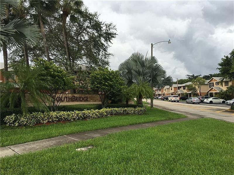 1st image of 300 NW 106th Ter #300