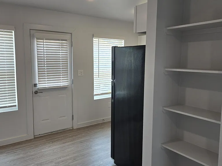 Sabine Apartments — Photo 22