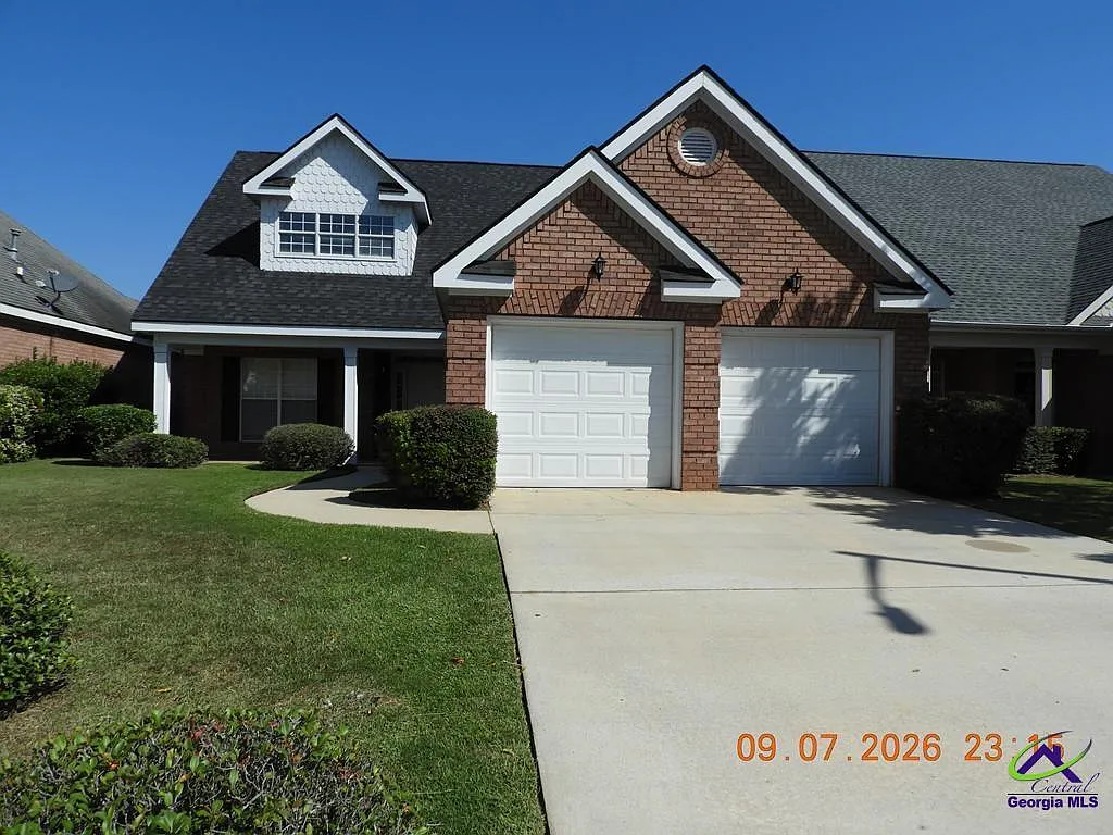 3 bed, 2.0 bath, 1717 sqft, $1,950 — Photo 1