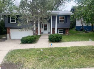 210 12th Ave NE, Minot, ND 58703