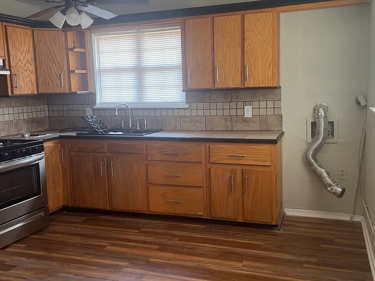 1620 Parkdale Dr — Photo 5
