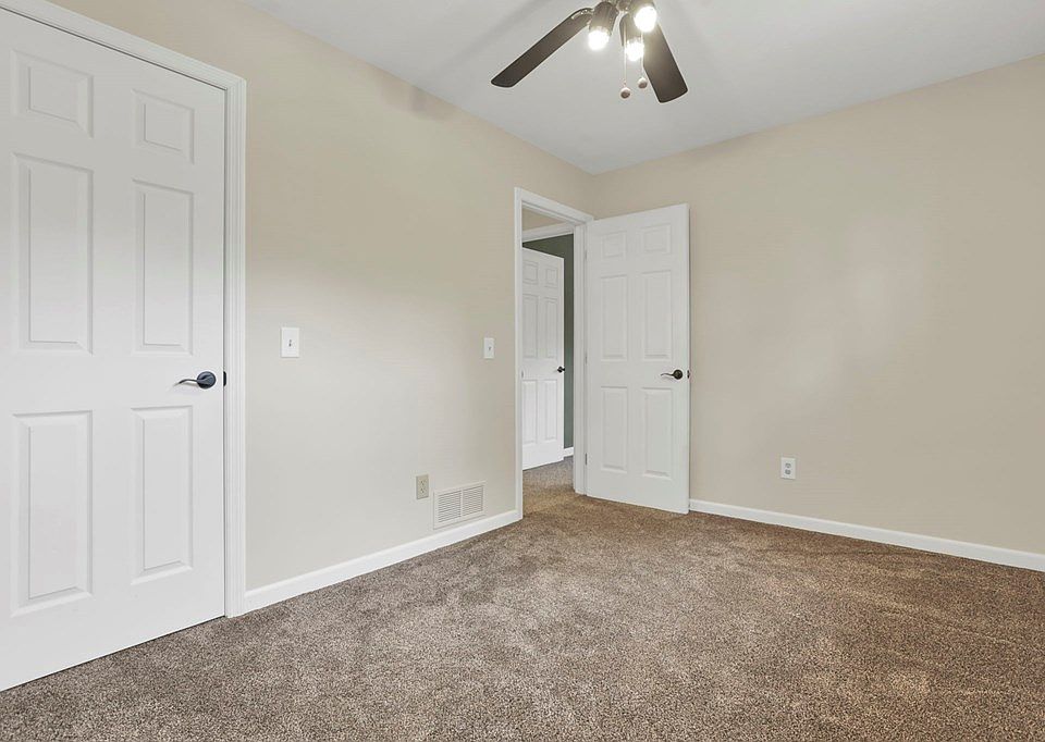 28th image of 542 Kinnamon Ln