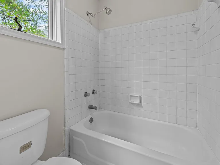 117 Bernhurst Rd — Photo 16