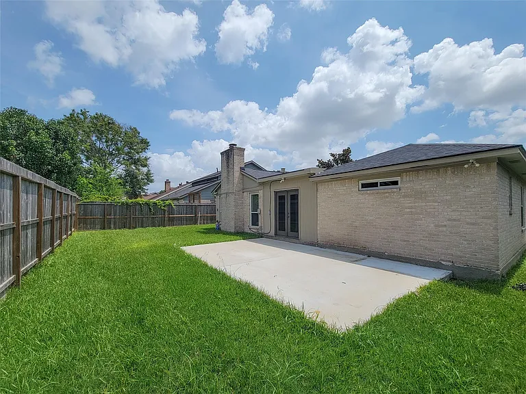 8103 Wind Forest Dr — Photo 38