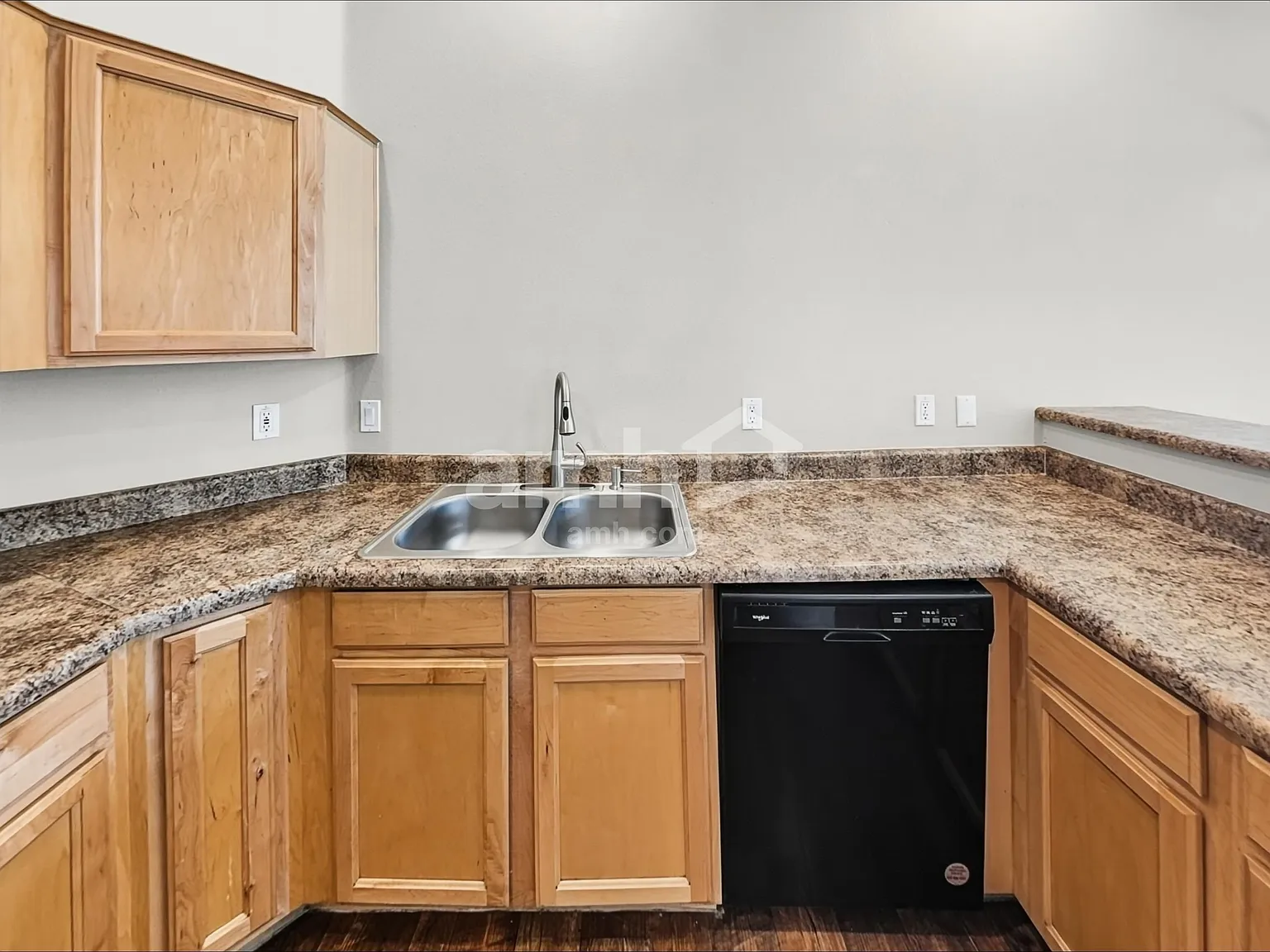 3 bed, 2.0 bath, 1528 sqft, $1,975 — Photo 4