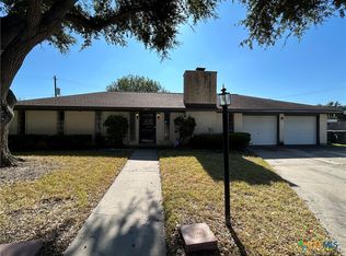 1611 Plantation Rd, Victoria, TX 77904