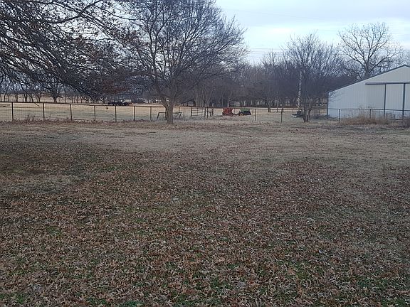 4th image of 10005 S Brook Ln