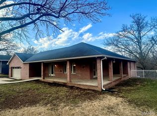 203 Lakeside Dr, Bethalto, IL 62010