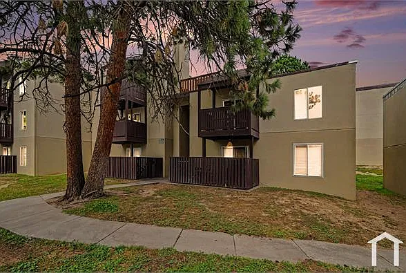 3 bed, 1138 sqft, $1,995 — Photo 2